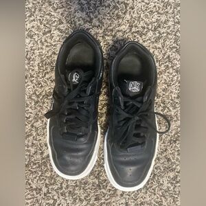 Black Nike air forces in great condition no stains or anything